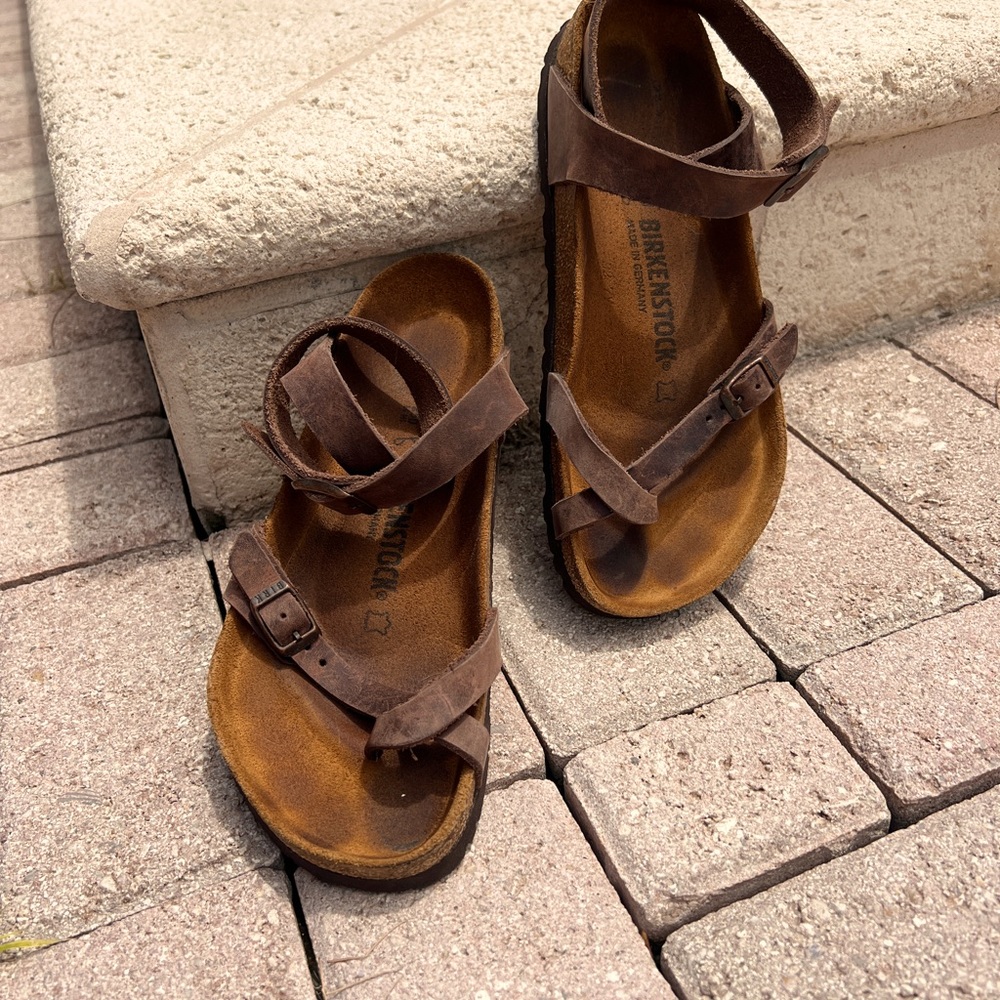 Birkenstock sandals. Size 9. Brown color